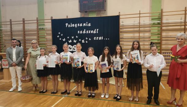 Uroczyste zakończenie roku szkolnego 2023/2024 klas 1 - 4 w SP nr 1