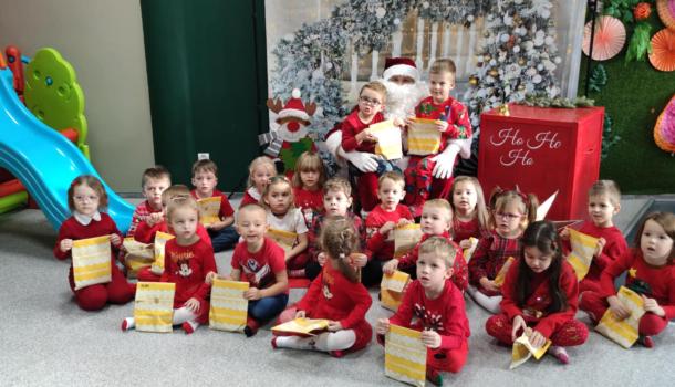 Stokrotki z MPS nr 3 z wizytą u Świętego Mikołaja