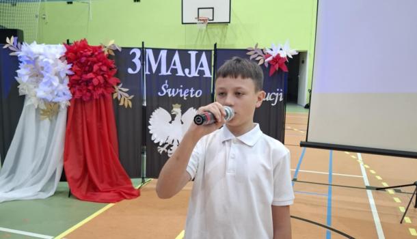 Uroczysta akademia z okazji uchwalenia Konstytucji 3 Maja w SP nr 3