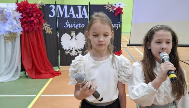 Uroczysta akademia z okazji uchwalenia Konstytucji 3 Maja w SP nr 3