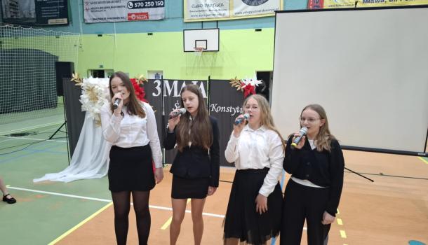 Uroczysta akademia z okazji uchwalenia Konstytucji 3 Maja w SP nr 3