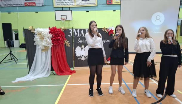 Uroczysta akademia z okazji uchwalenia Konstytucji 3 Maja w SP nr 3