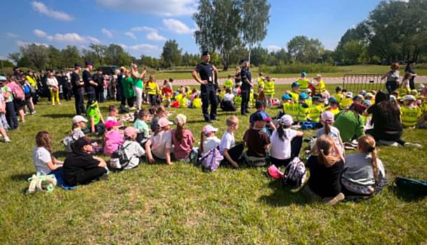 Wizyta drugoklasistów z SP 4 w Centrum Szkolenia Policji w Legionowie 