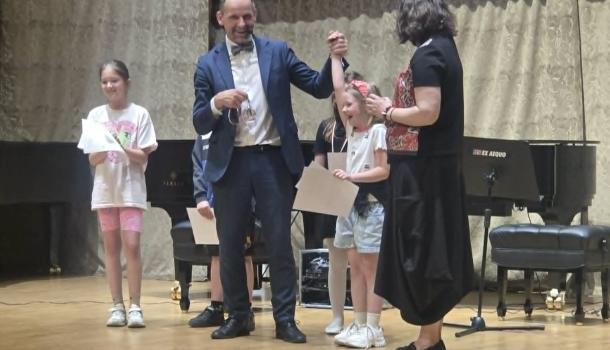 Uczniowie SP nr 7 na filharmonii pt. „Witajcie w naszej bajce”