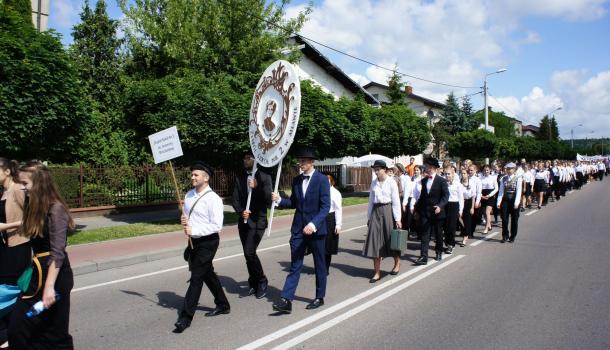 38 - Korowód Ku Niepodległej