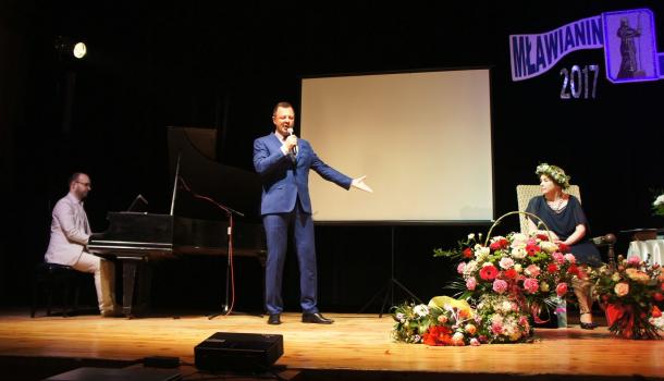 Michał Gogolewski wyśpiewał życzenia dla laureatki