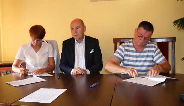 Podpisanie umów na wymianę pieców (17)