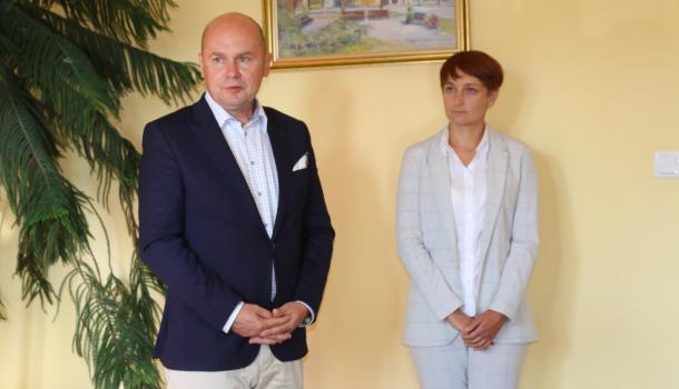 Podpisanie umów na wymianę pieców (2)
