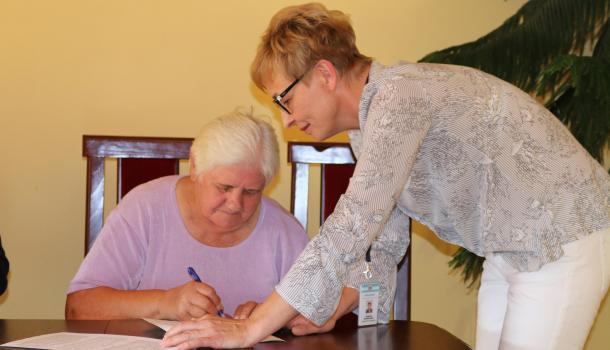 Podpisanie umów na wymianę pieców (35)