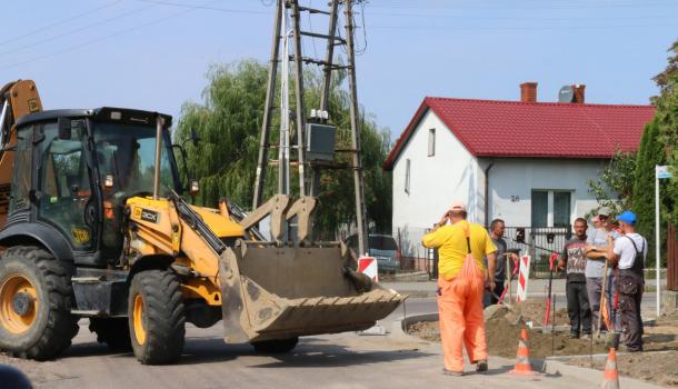 Ulica Batorego już z nowym chodnikiem (11) (Copy)