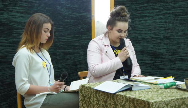 Także oraz uczennice Zespołu Szkół nr 3 w Mławie: Laura i Natalia, uczciły w ten sposób 75. rocznicę powstania w getcie warszawskim